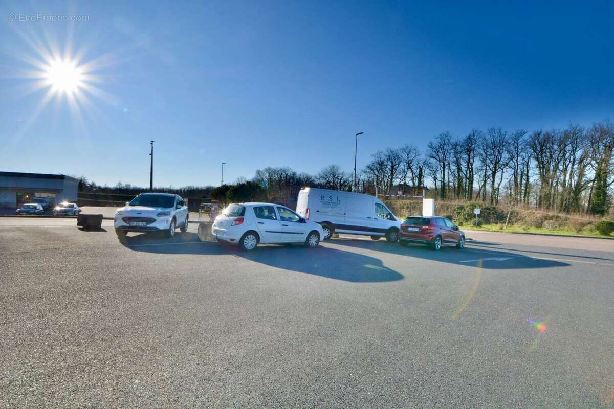Commerce à NESPOULS