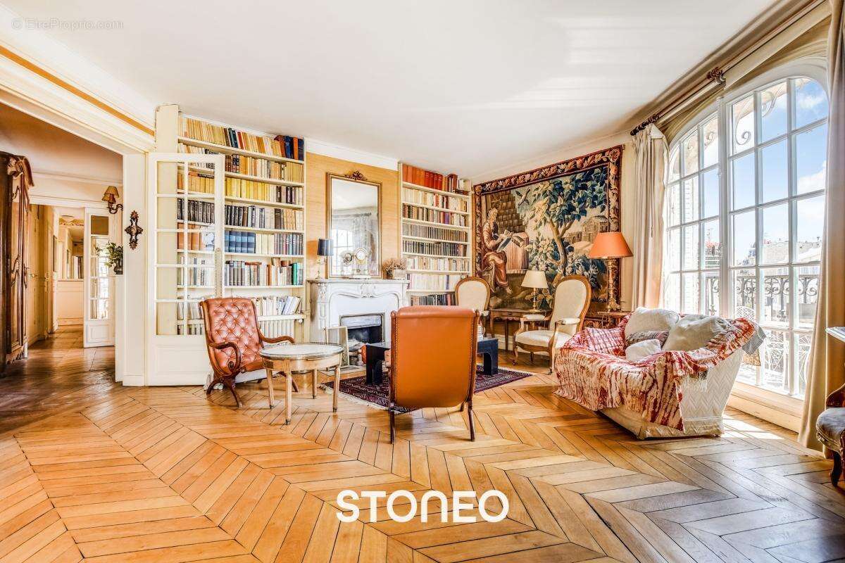 Appartement à PARIS-17E