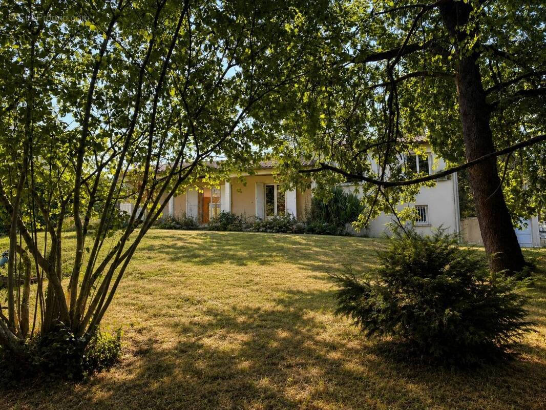 Maison à GARAT