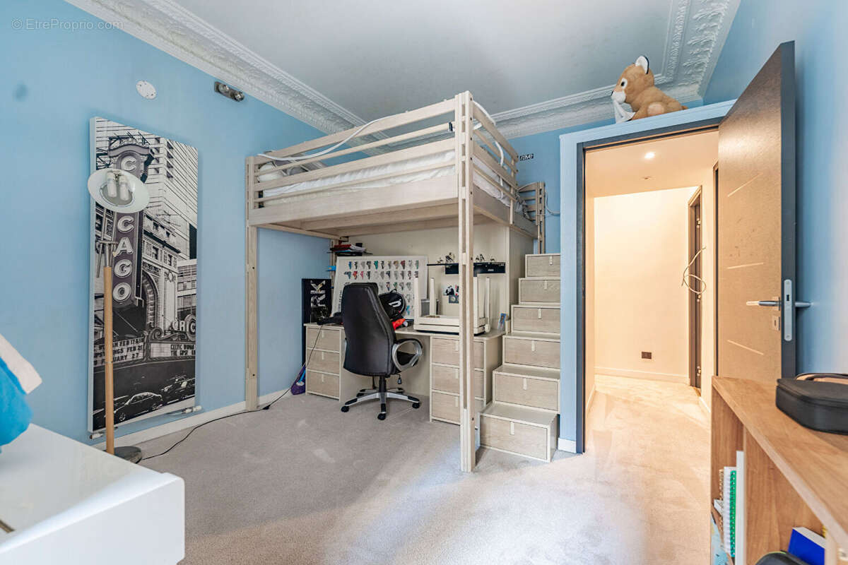 Appartement à NEUILLY-SUR-SEINE