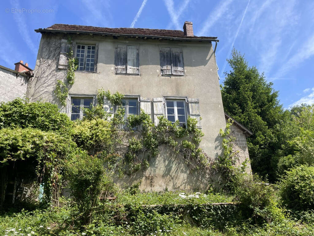Maison à SEGUR-LE-CHATEAU