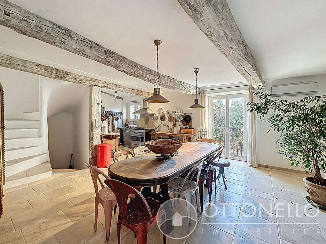 Maison à ROQUEBRUNE-SUR-ARGENS