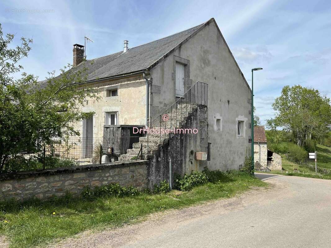 Maison à QUARRE-LES-TOMBES