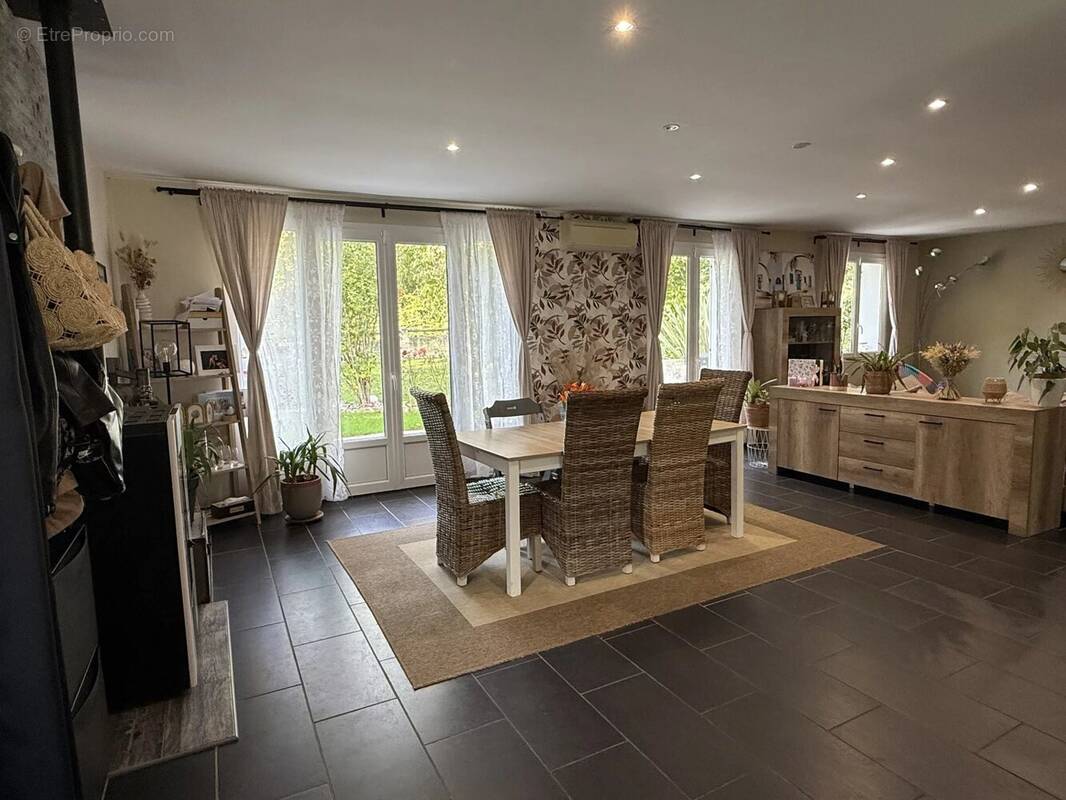 Maison à VILLEBOUGIS