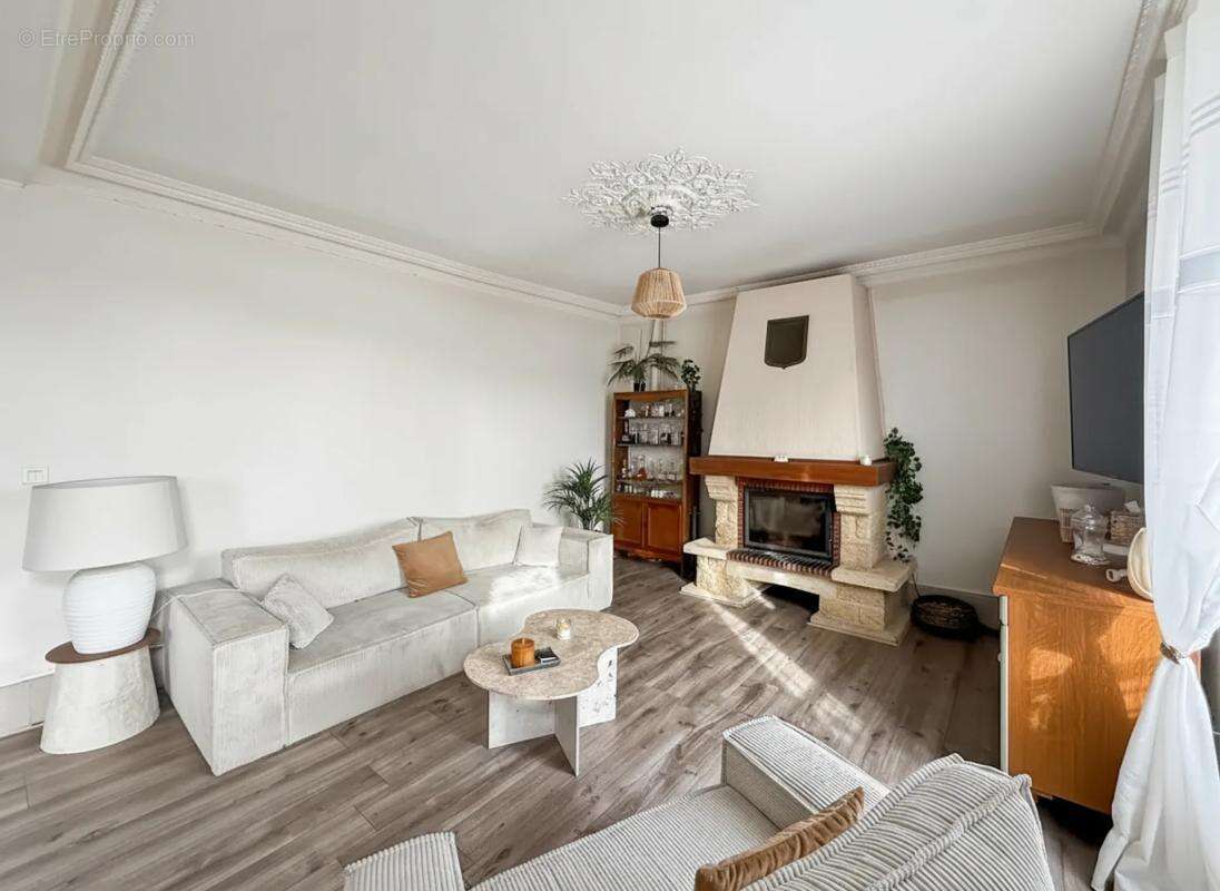 Maison de Maître 5 pièces 134 m² à Tronget avec Pré et Étables - photo 3
