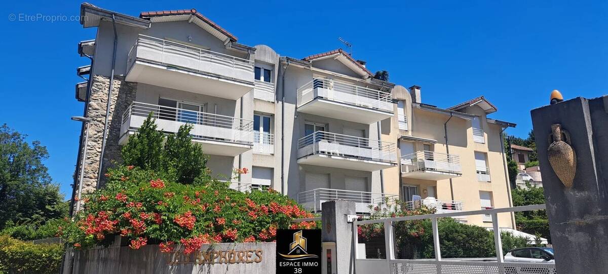 EYBENS LE BOURG - T4 de 82 m2, parking privatif, poss garage - photo 1