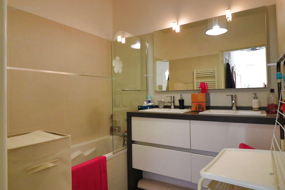 Appartement à CHARBONNIERES-LES-BAINS