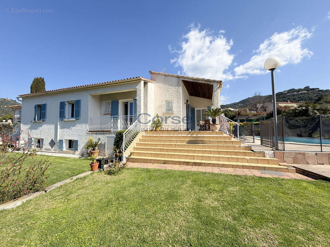Maison 171 m² à Alata  - photo 3