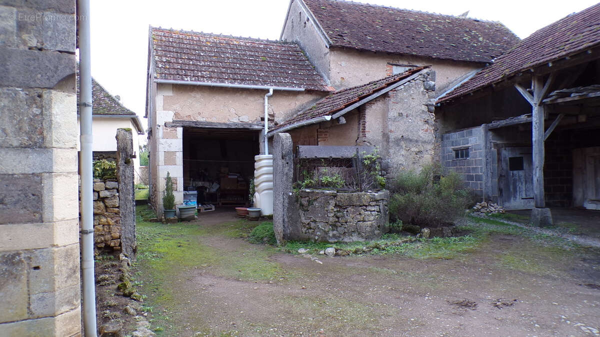 Ainay-le-Château   Maison de village avec deux appartements indépendants - photo 25