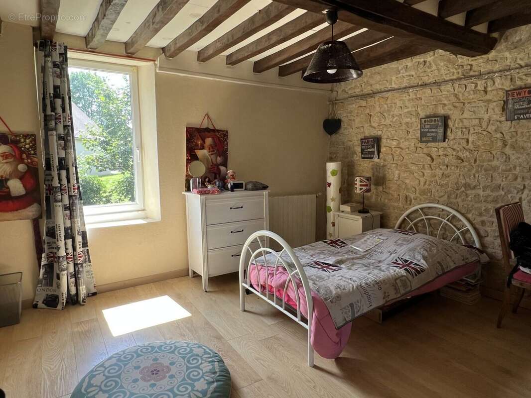 chambre 2 - Maison à LA LANDE-DE-LOUGE
