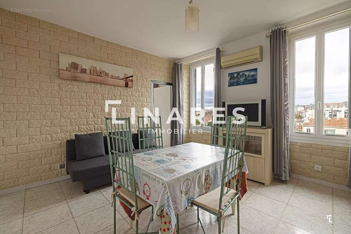 Appartement à MARSEILLE-4E