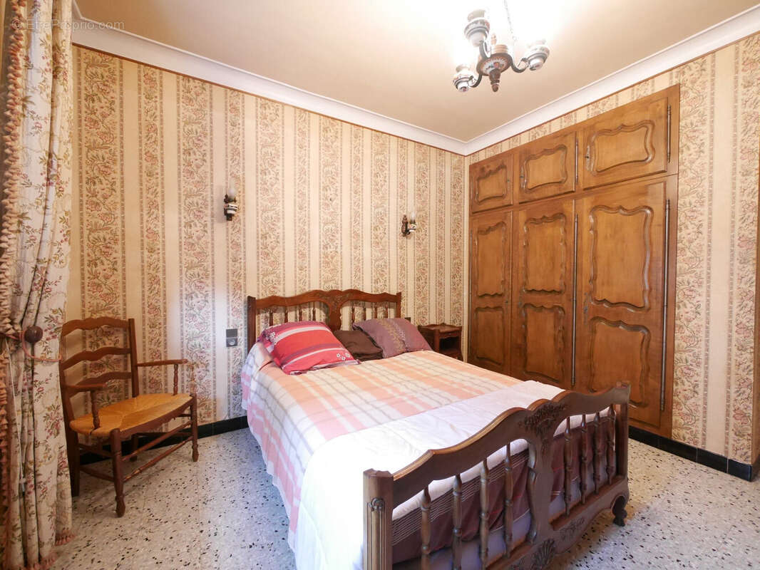 Chambre 1 - Maison à NIMES