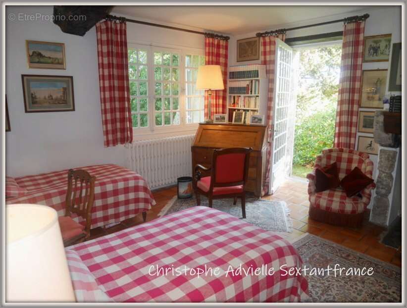 3 maisons en pierres, chartreuse, colombier et périgourdine, chai, dépendances, piscine sur 3 Ha - photo 11