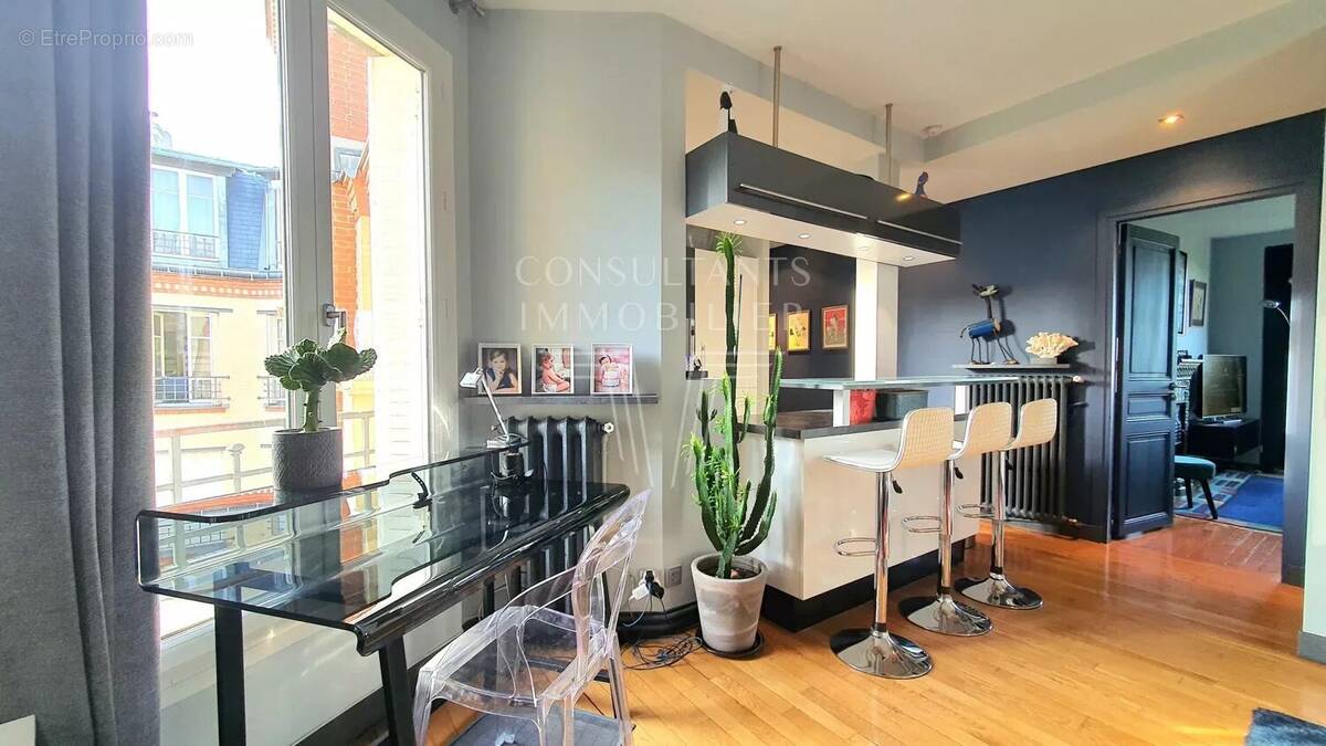 Appartement à PARIS-14E