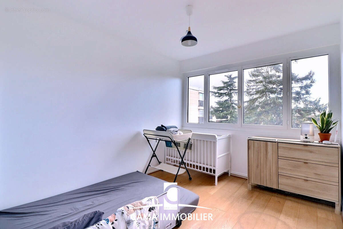 Appartement à FONTENAY-LE-FLEURY