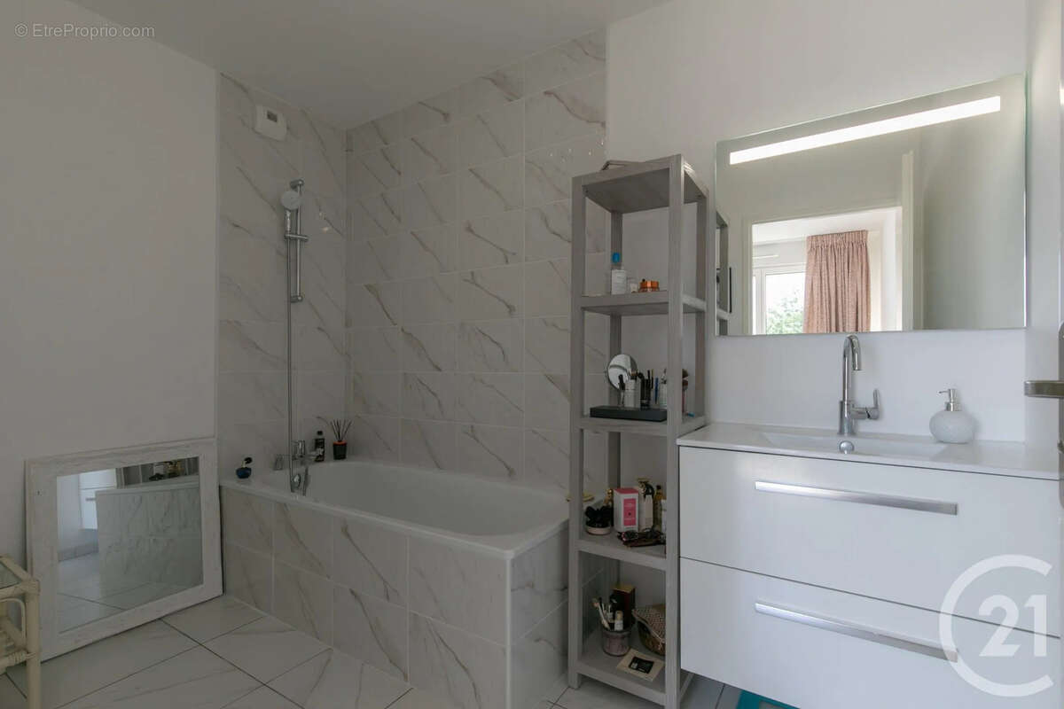 Appartement 96 m² à Saint-Maur-Des-Fosses  - photo 11