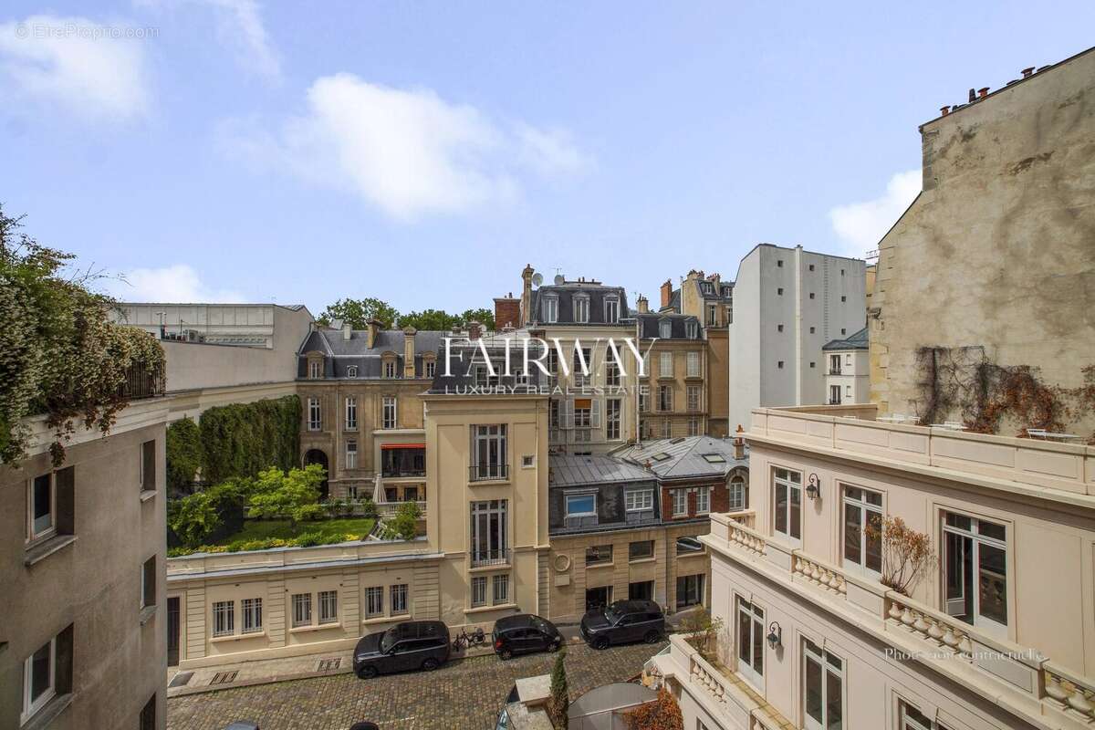 Appartement à PARIS-17E