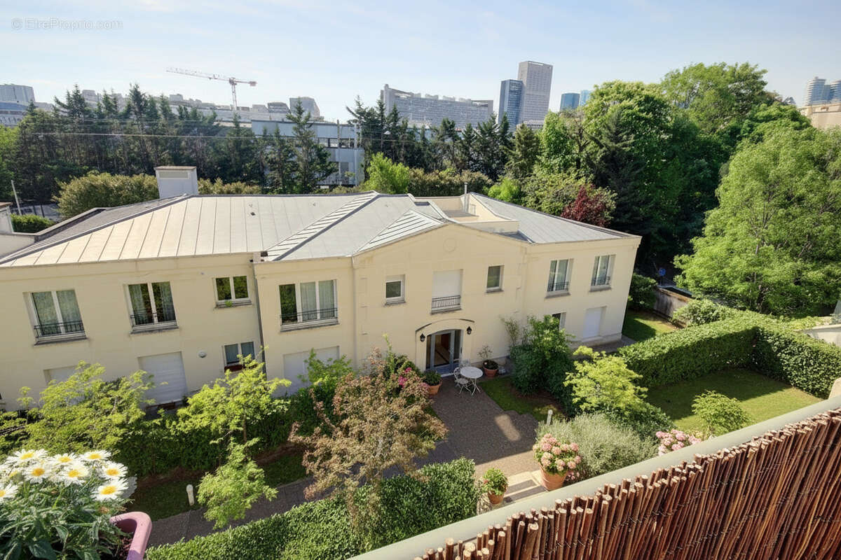 Appartement à COURBEVOIE