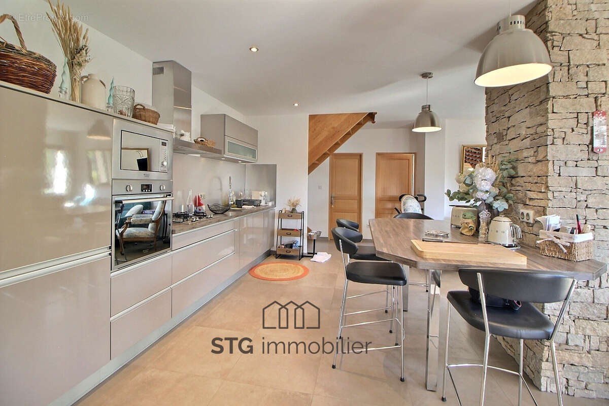 Vente maison T5 avec studio à Bastelica - photo 5