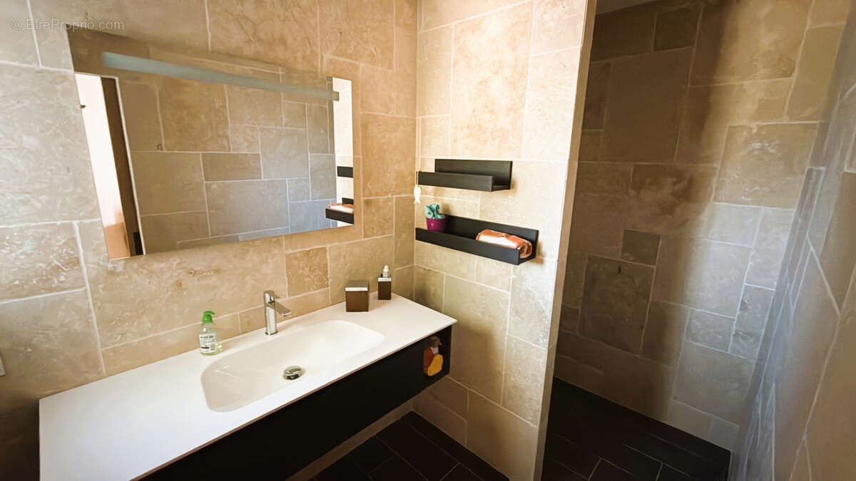 Maison à SAINT-FORTUNAT-SUR-EYRIEUX