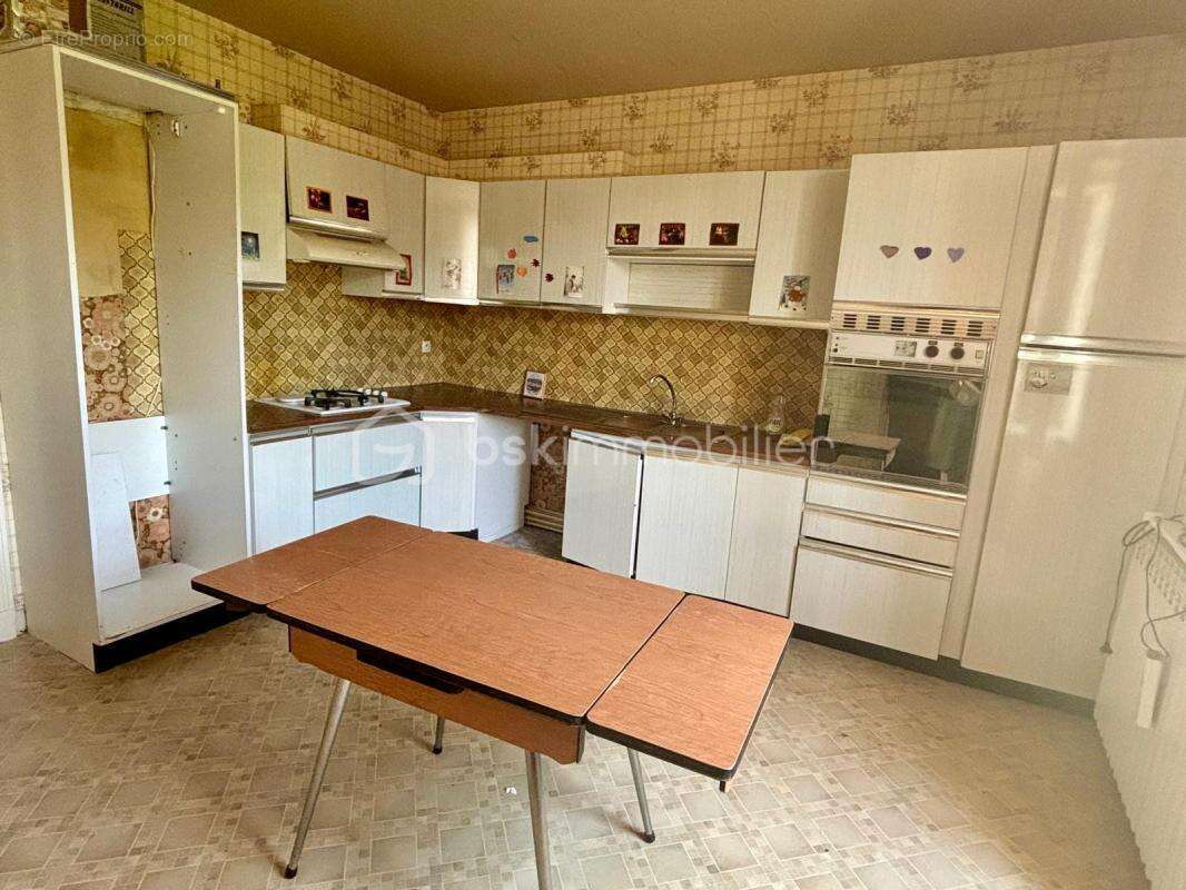 Appartement à COURS-LA-VILLE