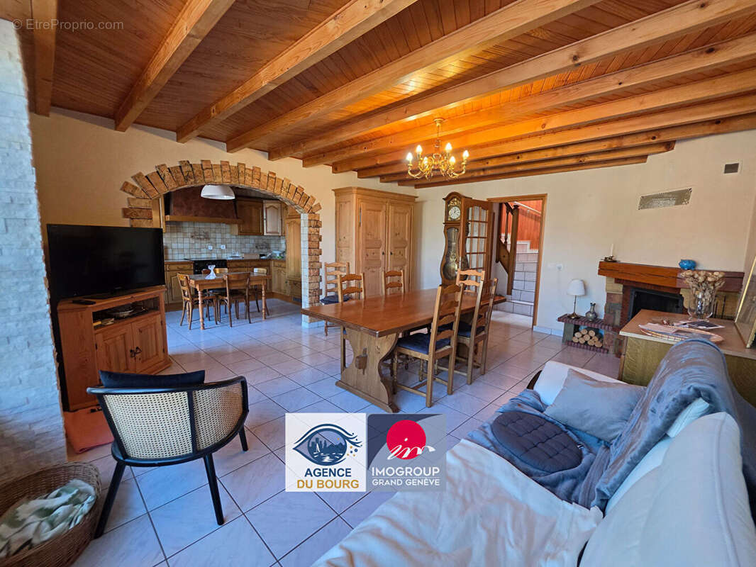 Opportunité rare - Ensemble immobilier de deux maisons avec dépendances à DRAILLANT - photo 6