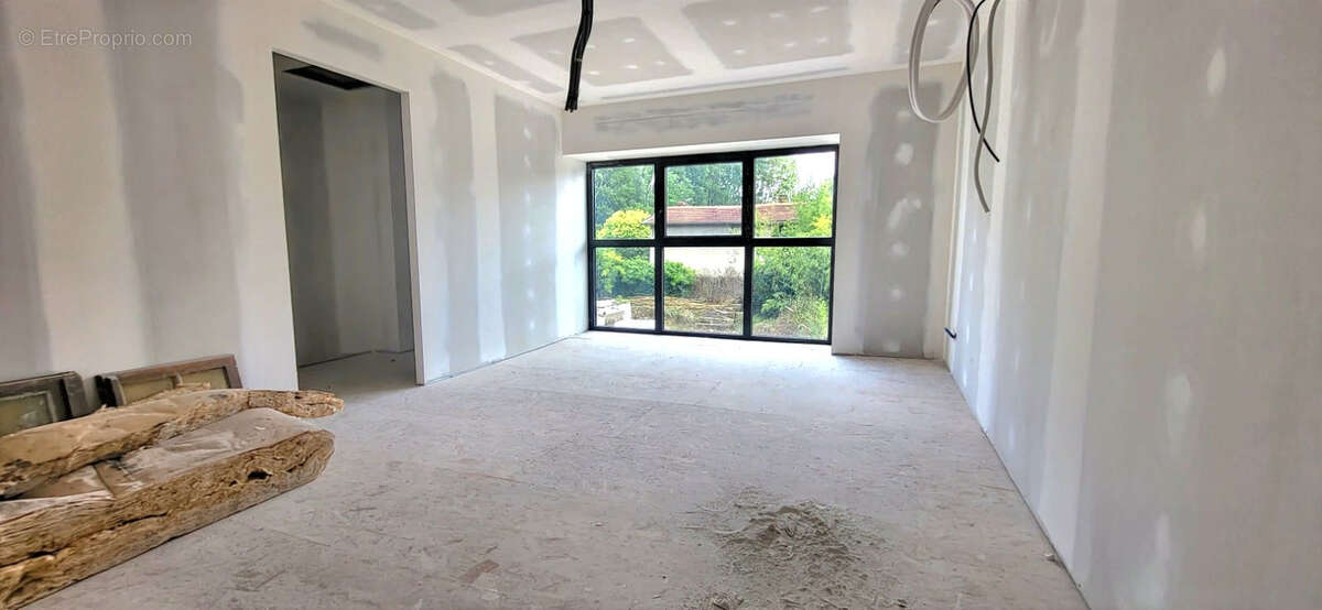 Maison à SALAISE-SUR-SANNE