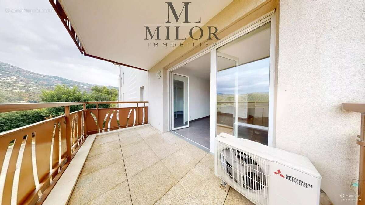 Appartement à CARROS