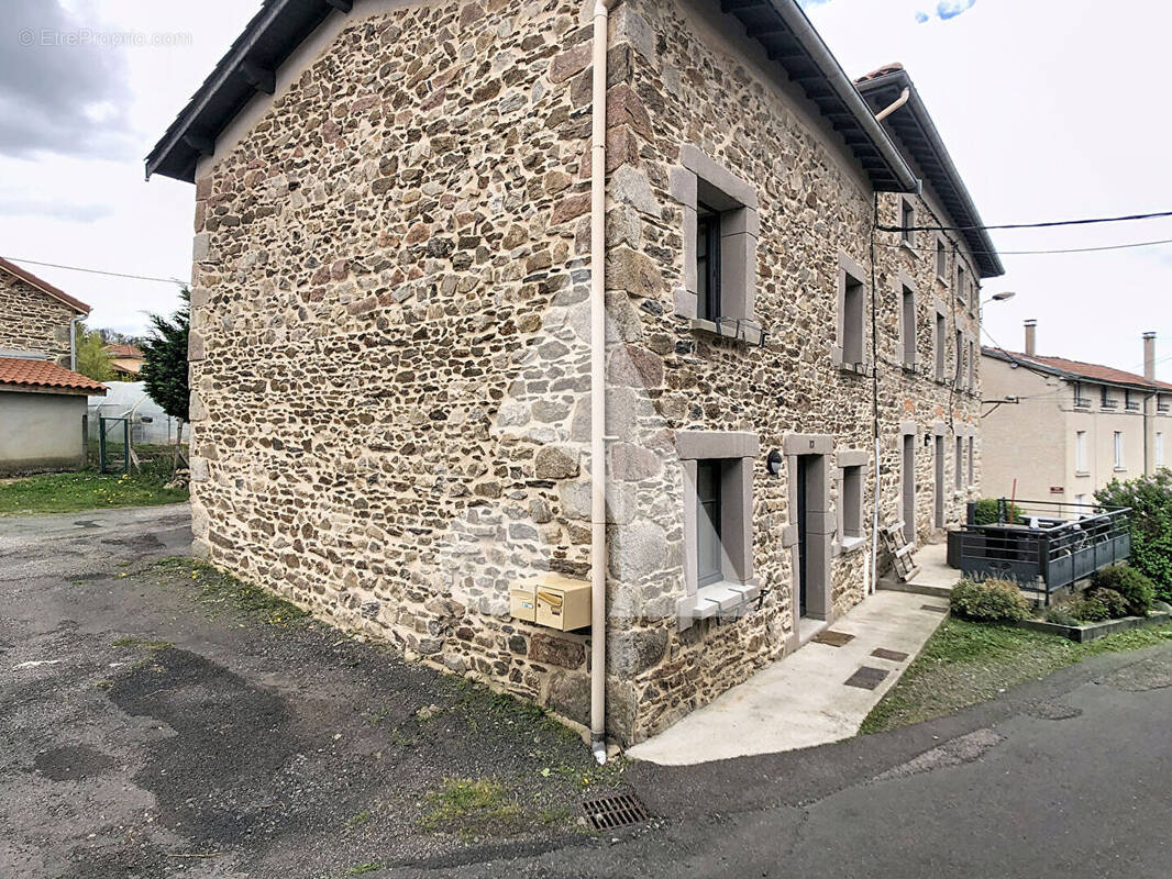 Maison à LARAJASSE