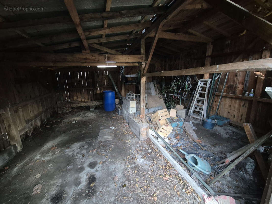 Maison à LA MONNERIE-LE-MONTEL