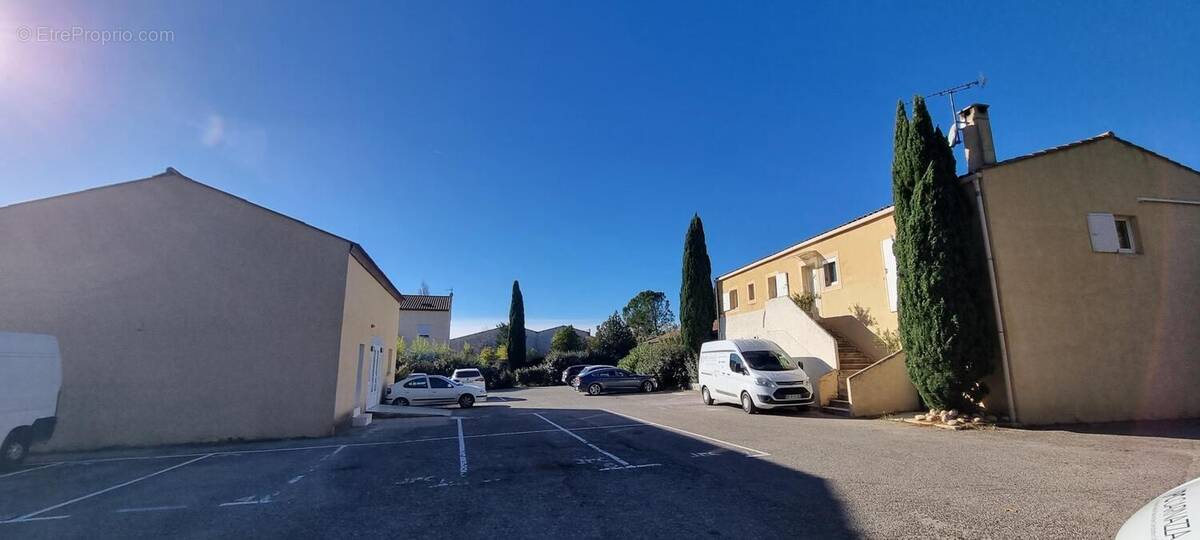 Photo 1 - Parking à EGUILLES