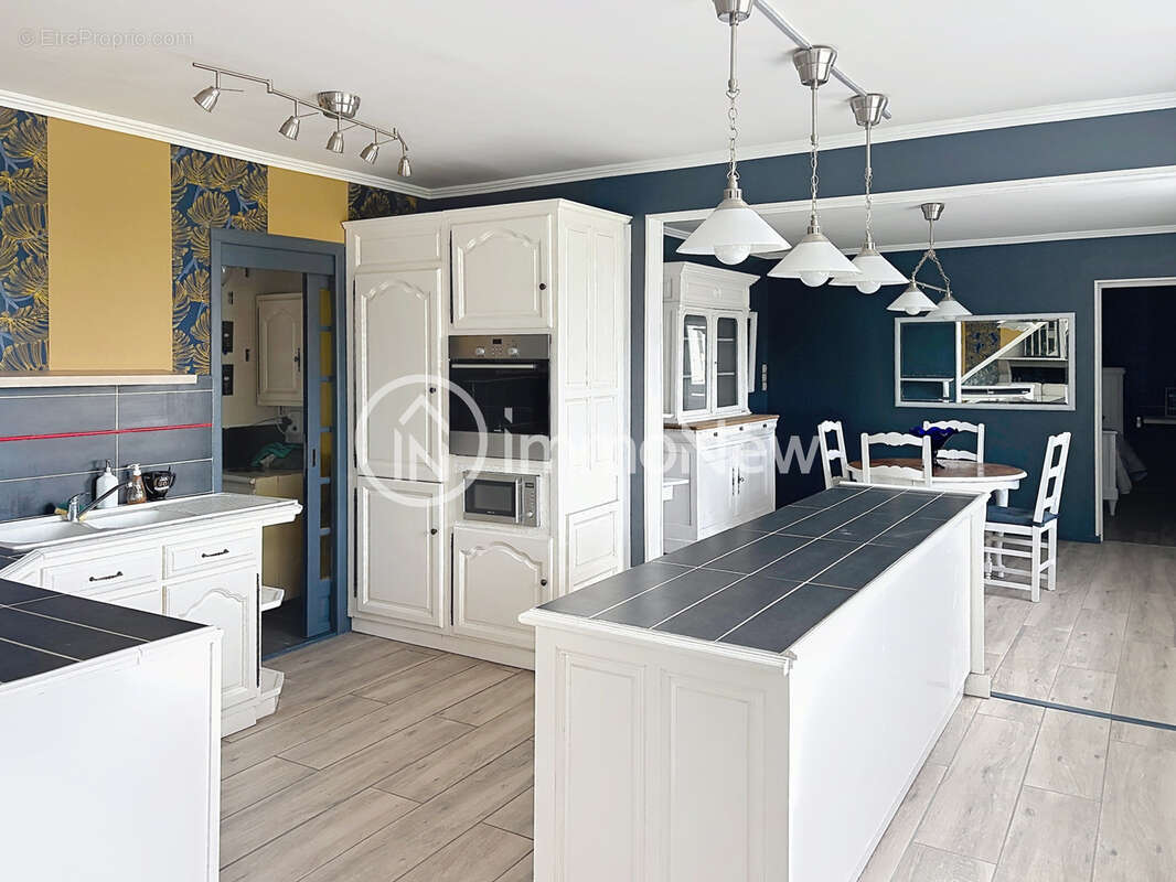 Rare a la vente, maison 230 m2  avec 5 chambres sur un beau terrain de 1700 m2 avec sa vue exceptionnelle - photo 4