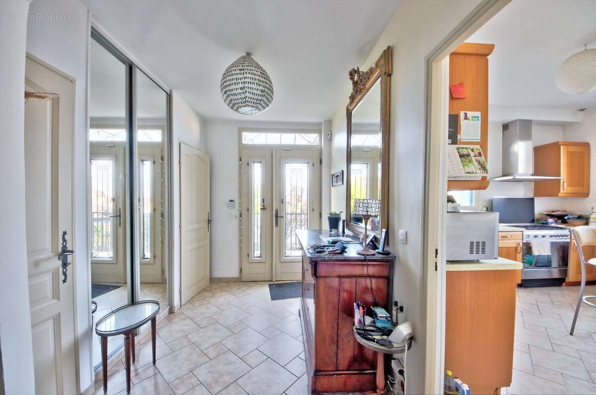 Entrée - Maison à NANTERRE