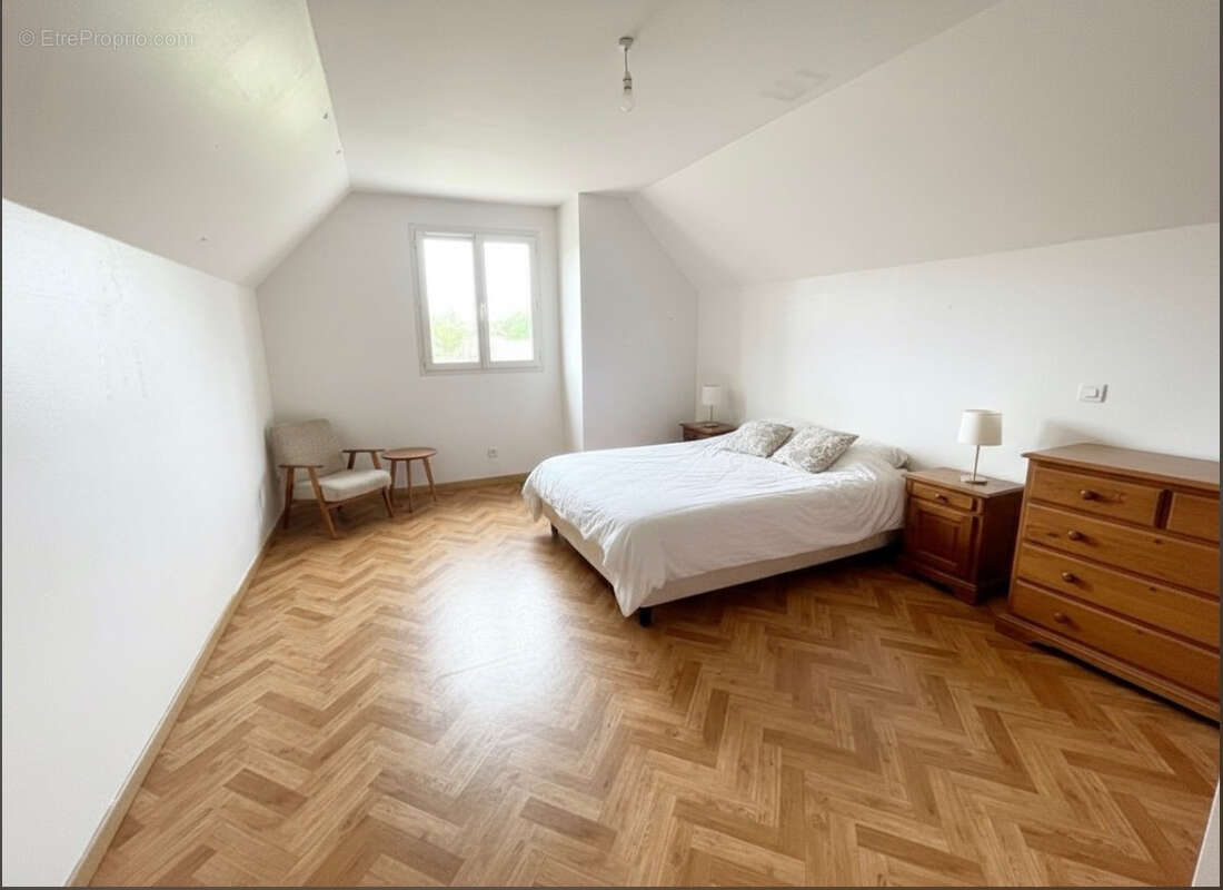 Maison à NEUFMOULIN