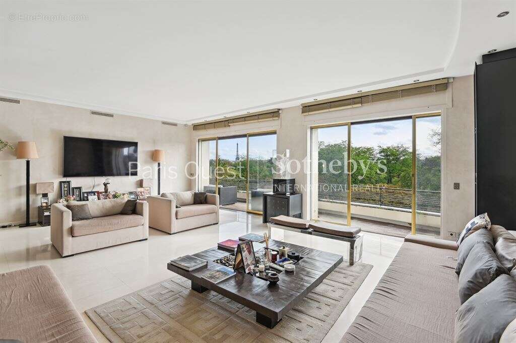 Appartement à NEUILLY-SUR-SEINE