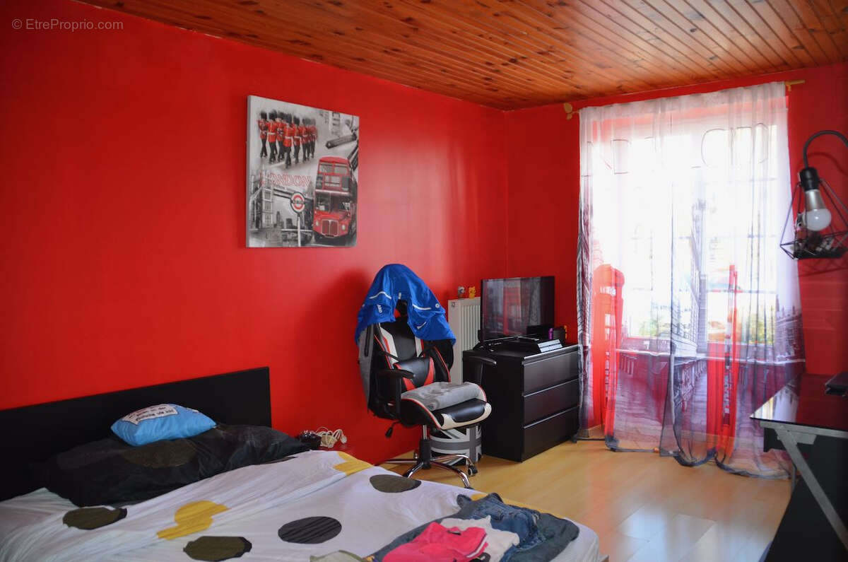 Maison à SAINT-LAURENT-DE-LA-SALLE