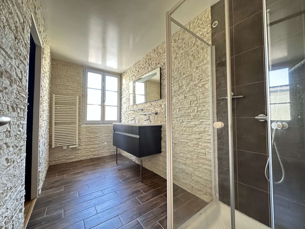 Appartement à BARBEZIEUX-SAINT-HILAIRE