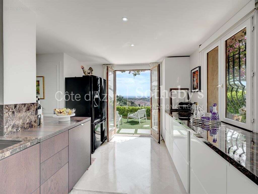 HAUTEURS DE CANNES VALLAURIS Maison rénovée avec vue mer dans hameau privé au calme absolu - photo 6