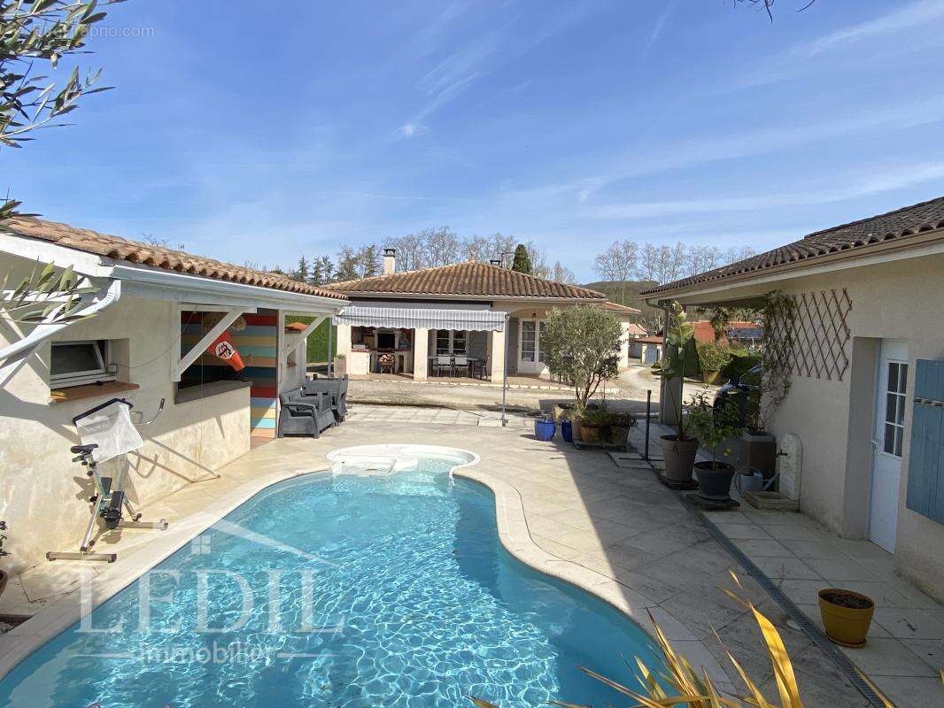 Maison à VIC-FEZENSAC