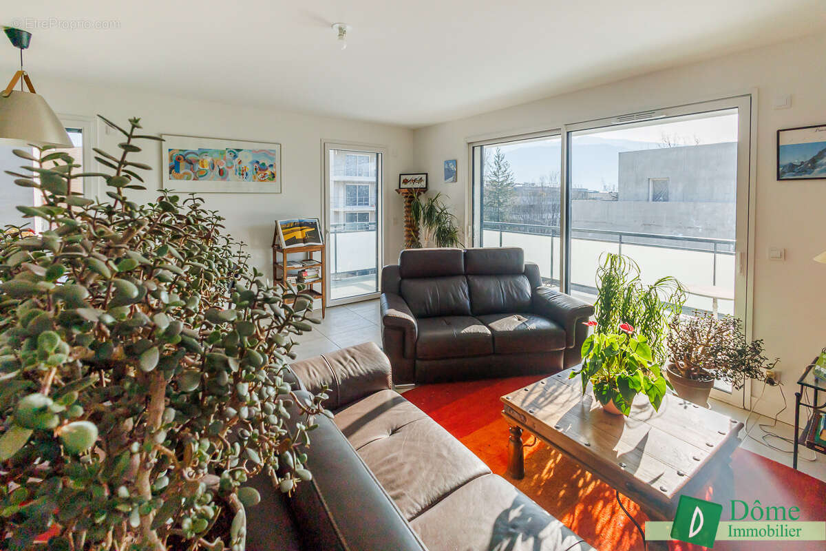 Appartement à MEYLAN
