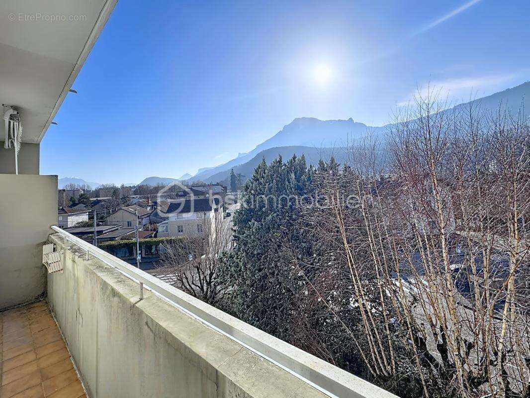 Appartement à FONTAINE