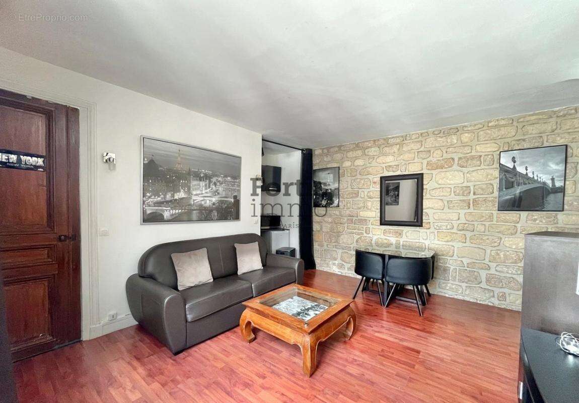 Appartement à PARIS-3E