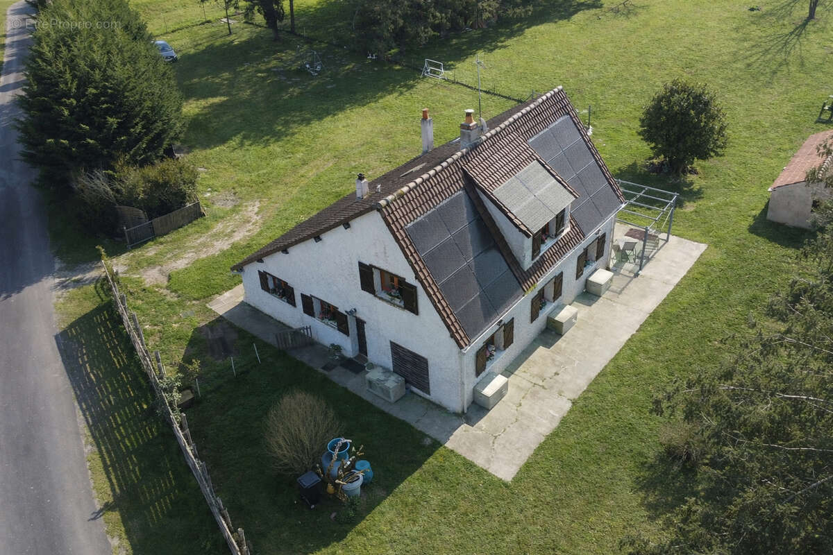 Maison à LASSAY-SUR-CROISNE