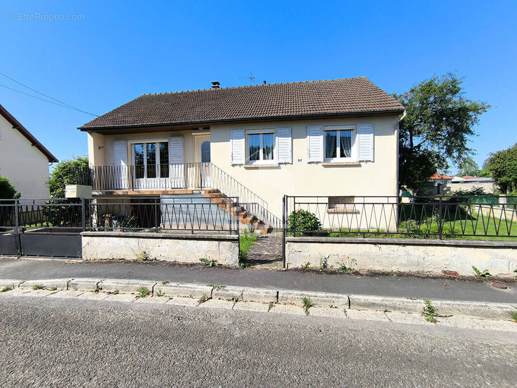 Maison à ANIZY-LE-CHATEAU