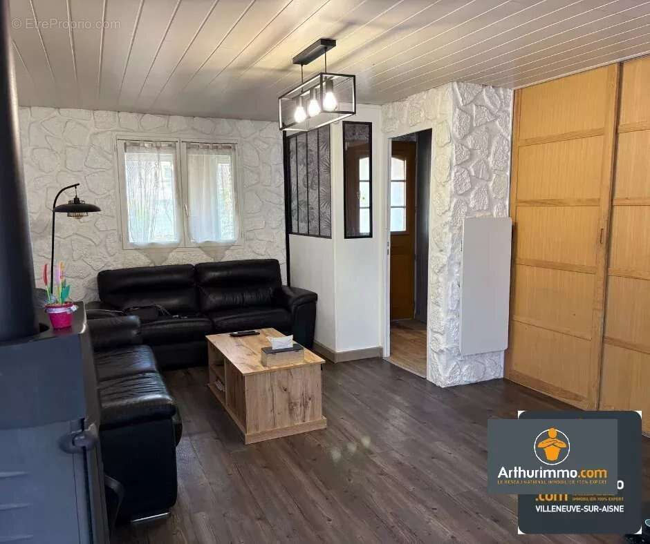 Maison à NEUFCHATEL-SUR-AISNE