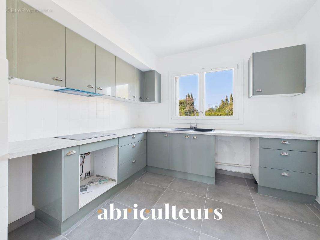 Belle maison T4 avec possibilité d'aménagement, terrasses et jardin à Eguilles (13510) - photo 5