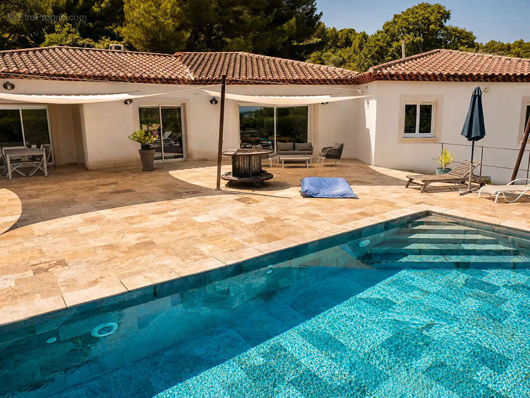 Exclusivite  istres villa 180m² / 2 832 m² de terrain - photo 4