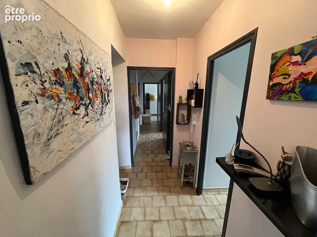 Appartement T3 en R+1 avec cave et vue sur le village - photo 3