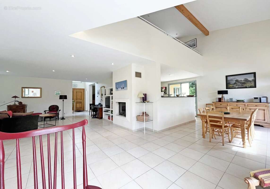 Maison à L'ISLE-SUR-LA-SORGUE