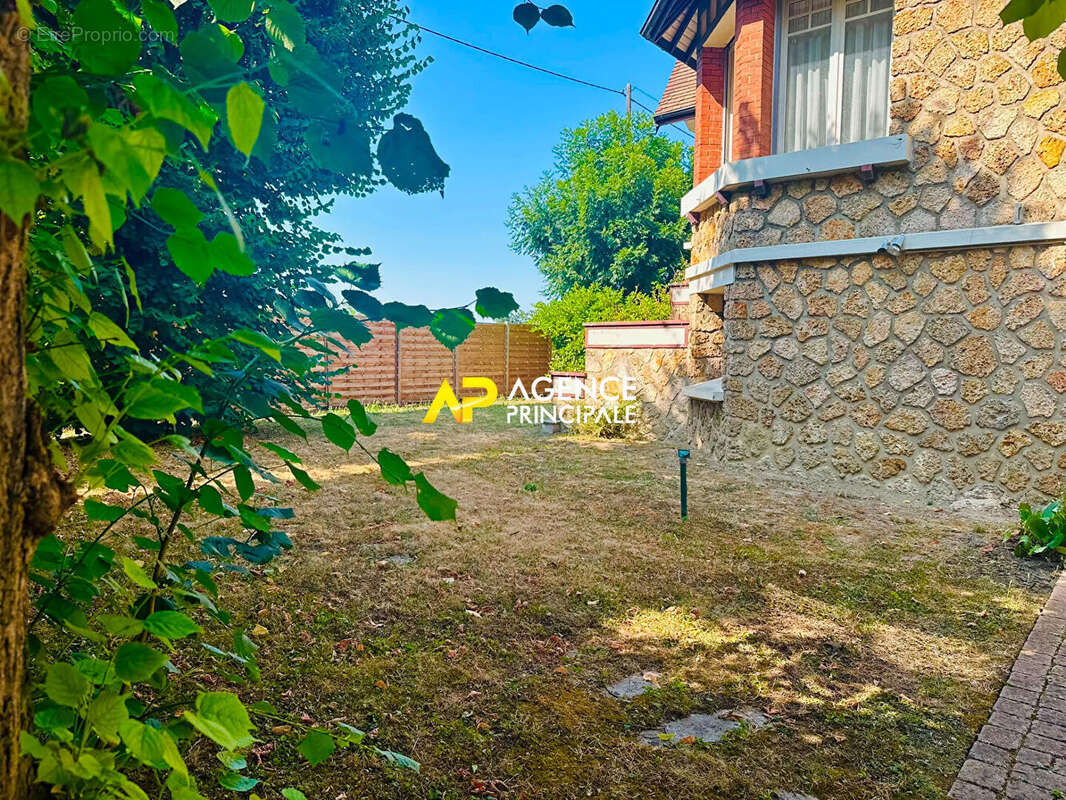 Sartrouville - Le Fresnay Vieux Pays - Maison 6 pièces 130 m2 - photo 6